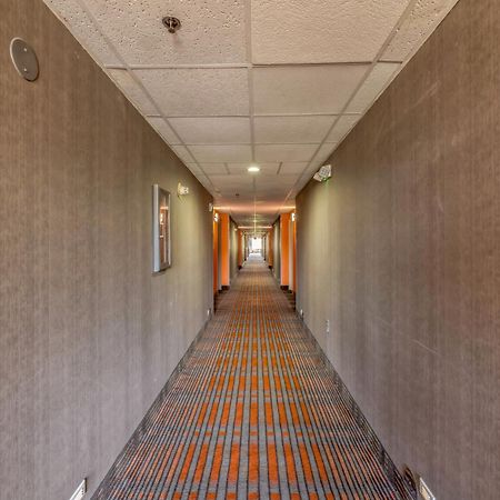 Howard Johnson By Wyndham Lexington Esterno foto