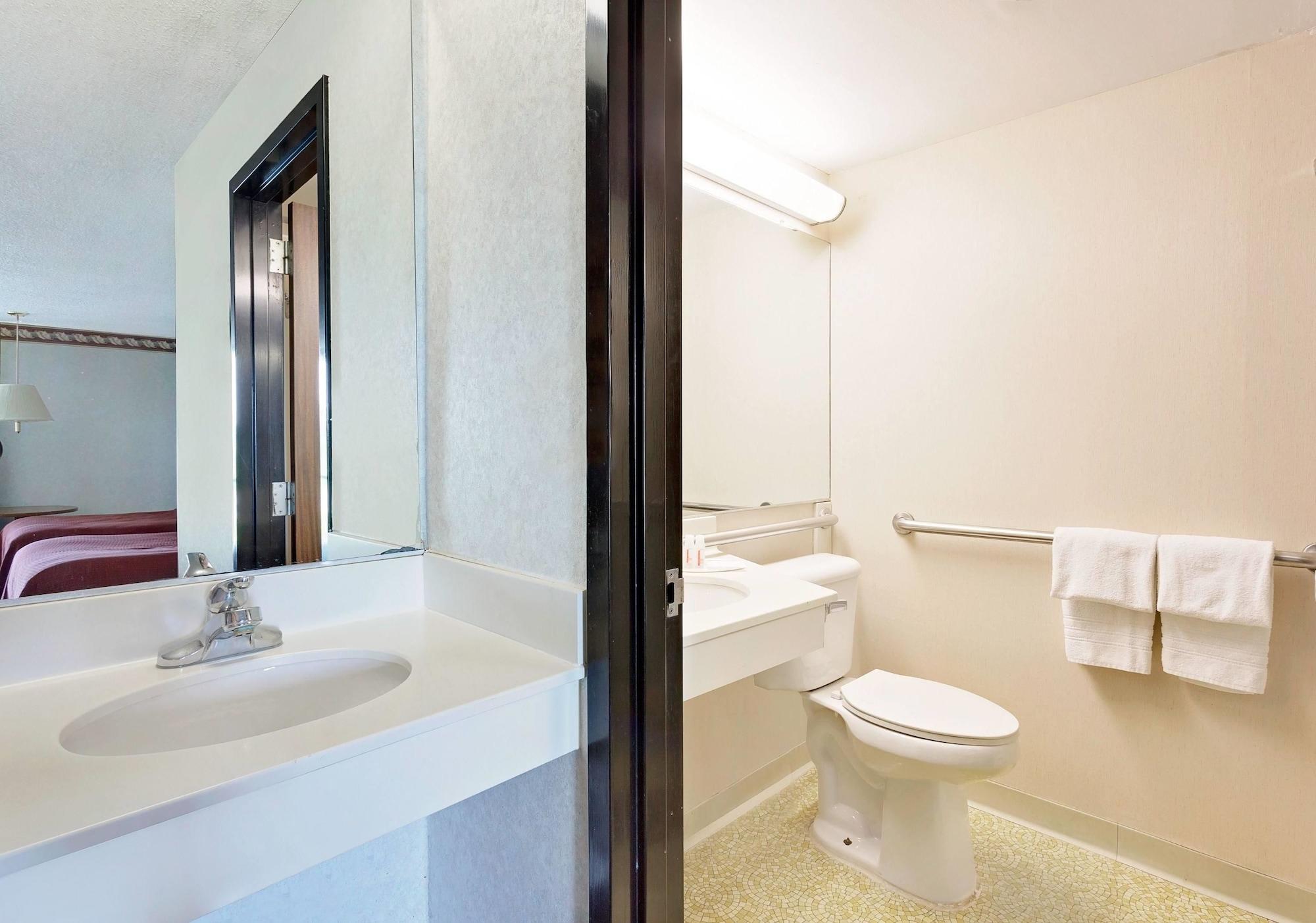 Howard Johnson By Wyndham Lexington Esterno foto