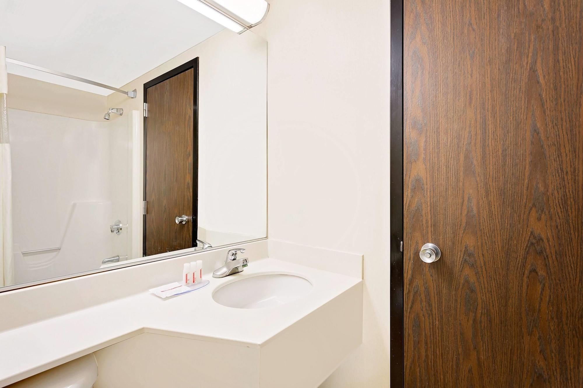 Howard Johnson By Wyndham Lexington Esterno foto