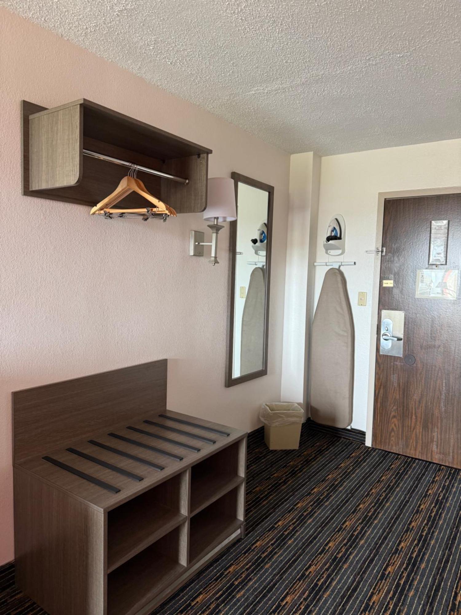 Howard Johnson By Wyndham Lexington Esterno foto